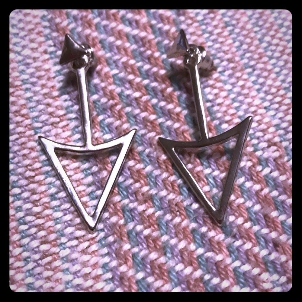 NWOT ❤️ ARROW EARRINGS ❤️